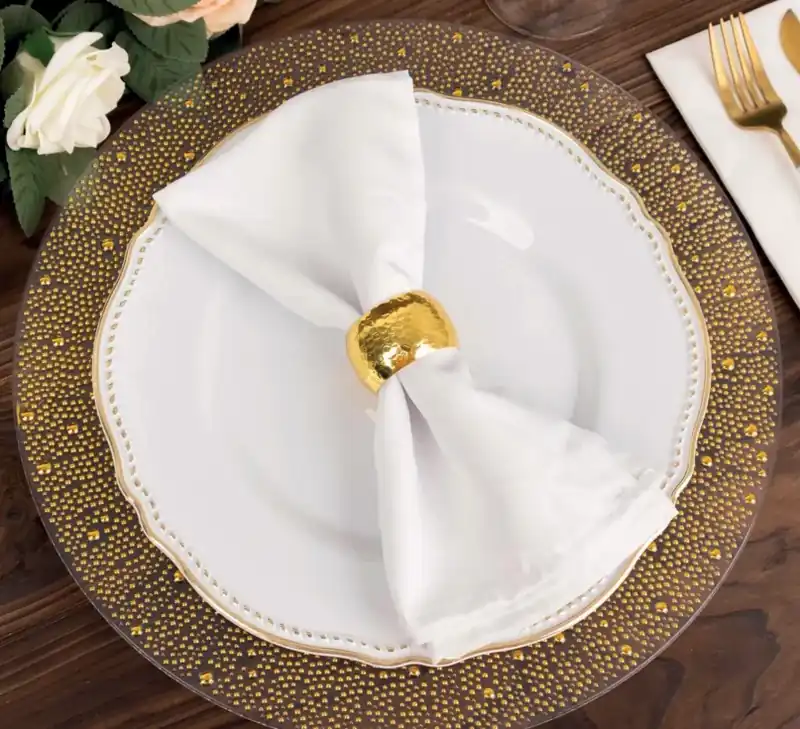 Rond de serviette doré — photo